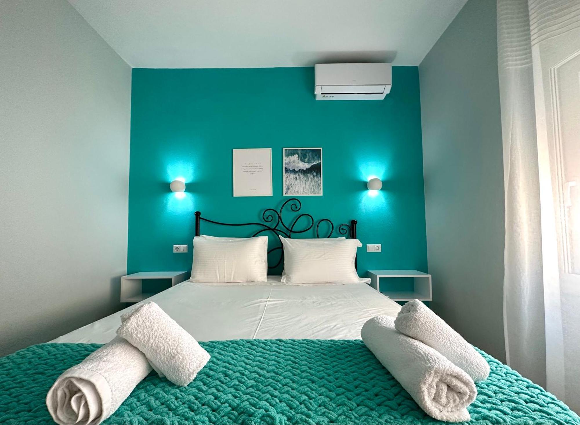 W Pearl Suite Néa Péramos Exterior foto